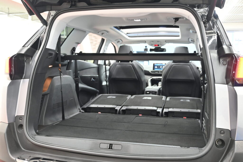 安心装備充実！プジョー 5008 クロスシティ BlueHDi の魅力