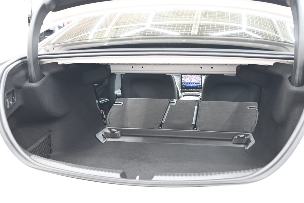 上質な走りと実用性のメルセデスベンツ Cクラス C200 4MATIC AVG