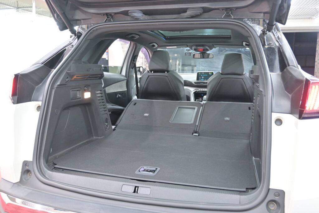 プジョー 3008 GT HYBRID4 快適装備が充実した人気SUV