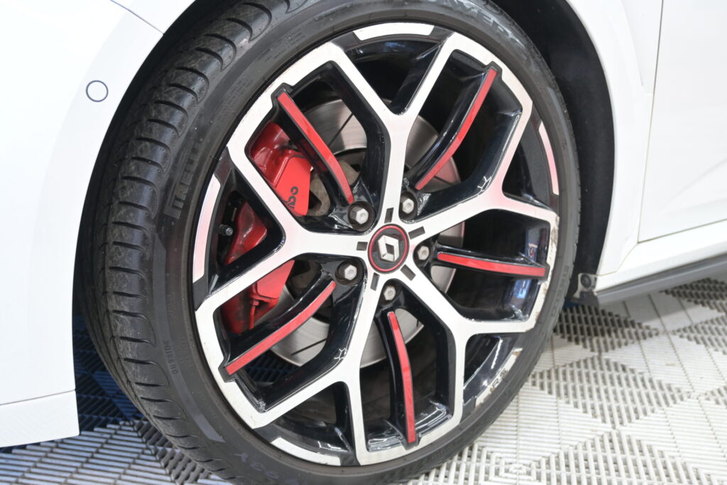 ルノー メガーヌ RSトロフィー 街乗りからワインディングまで