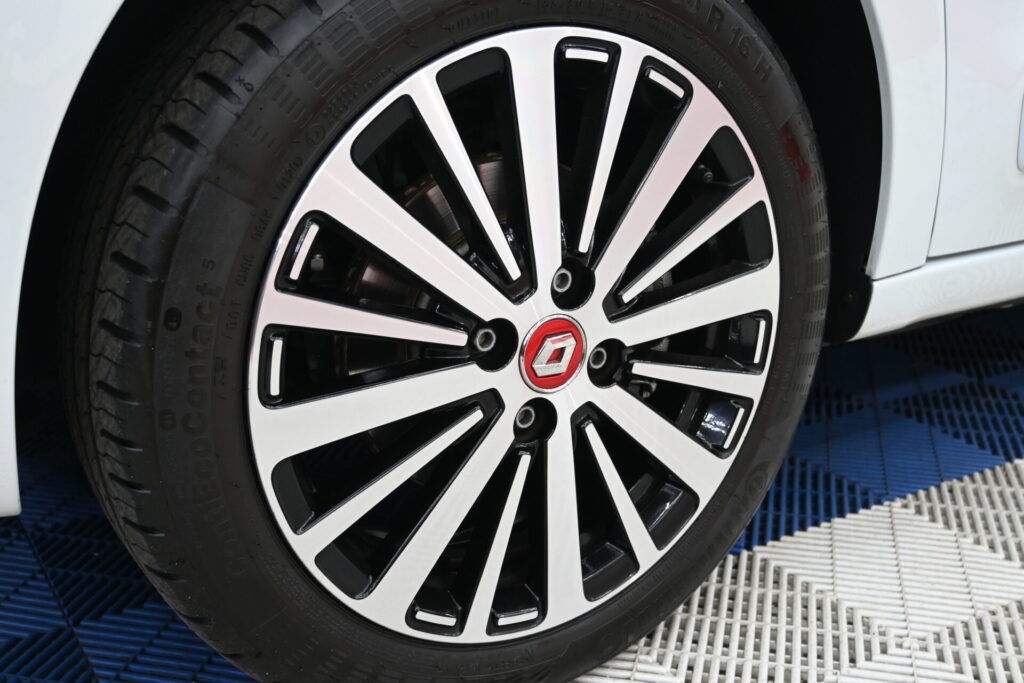 特別仕様車ルノー トゥインゴ ルコックスポルティフ 上質で遊び心ある一台