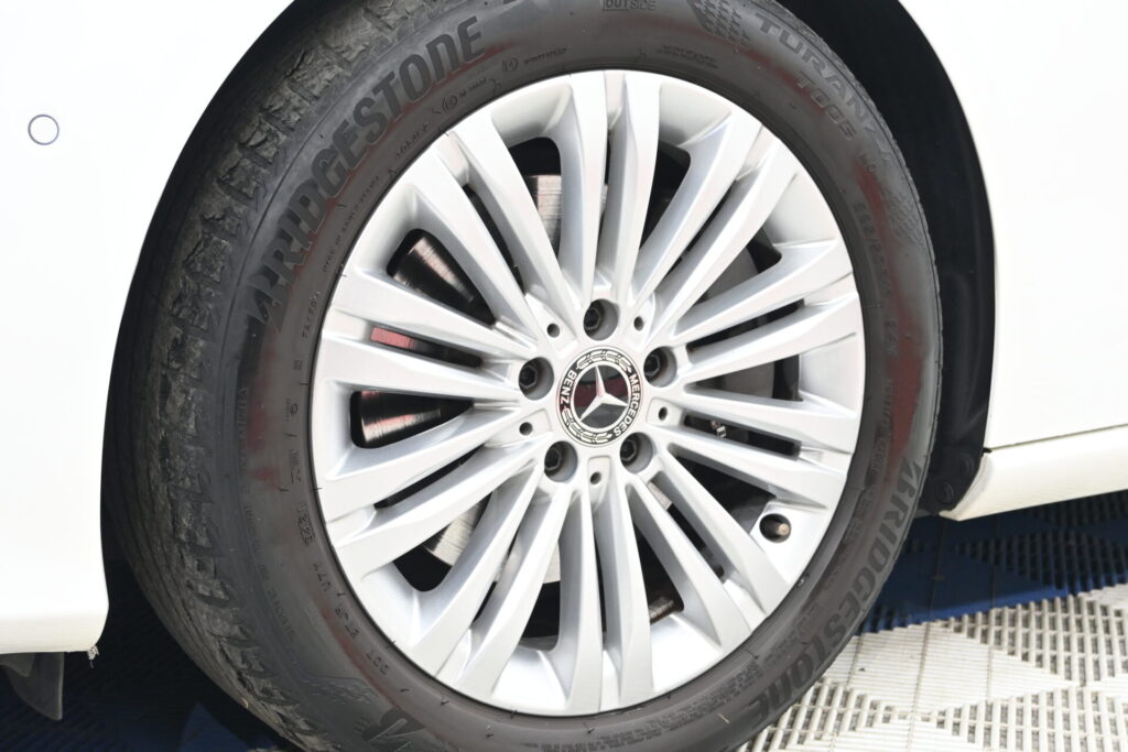 上質な走りと実用性のメルセデスベンツ Cクラス C200 4MATIC AVG