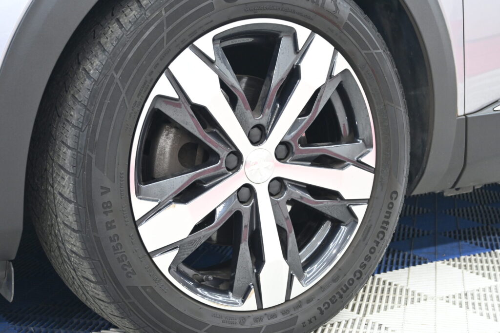 プジョー 5008 GTライン 安心装備と快適性能を備えた一台