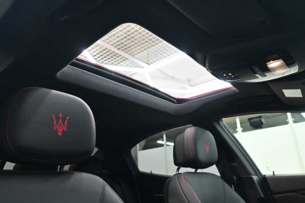 マセラティ ギブリ S 安心の保証付で楽しむラグジュアリーセダン