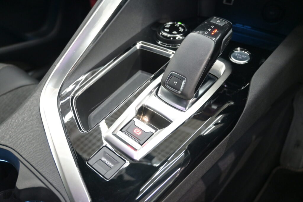 プジョー 3008 GTライン 街乗りからロングドライブまで対応できるSUV