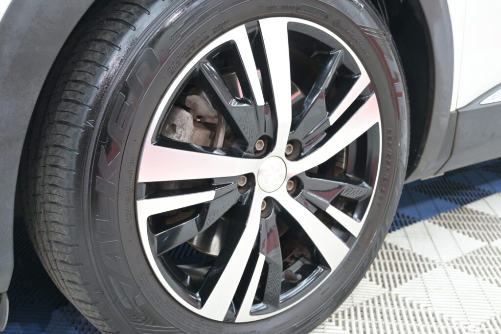 プジョー 3008 GT HYBRID4 快適装備が充実した人気SUV