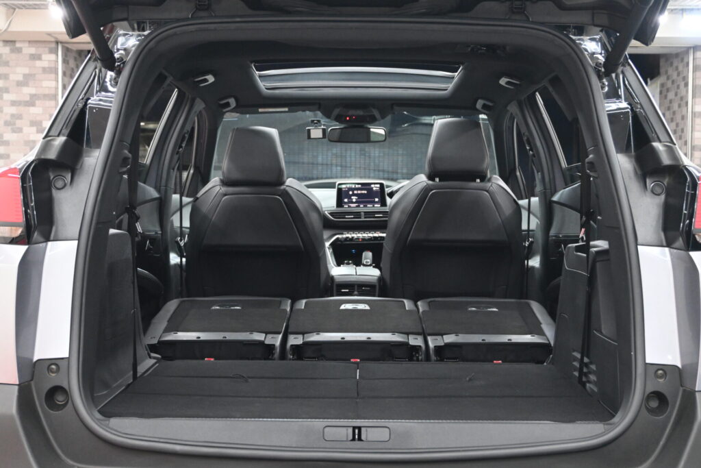 プジョー 5008 GTライン 安心装備と快適性能を備えた一台