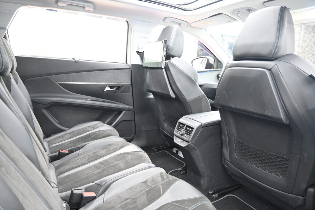 プジョー 5008 クロスシティ ブルーHDi 上質な輸入中古SUVのご紹介