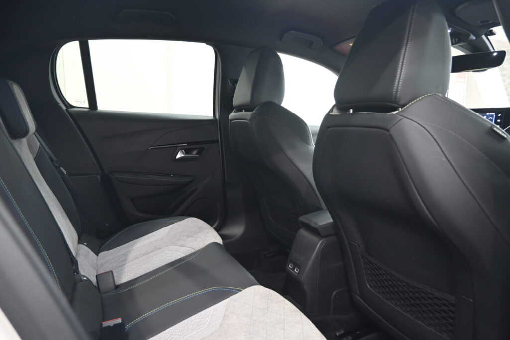 日常を快適にする プジョー 208 GT 人気の装備と安心感