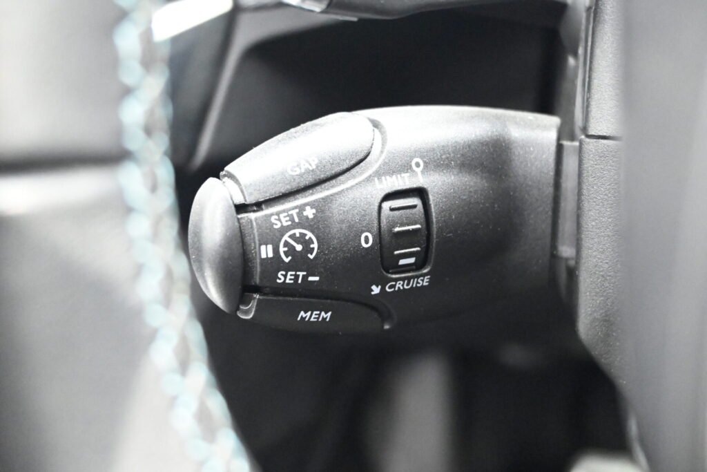 プジョー 5008 クロスシティ ブルーHDi 上質な輸入中古SUVのご紹介