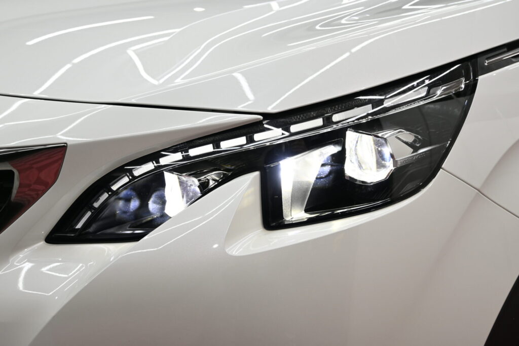 プジョー 5008 クロスシティ ブルーHDi 上質な輸入中古SUVのご紹介