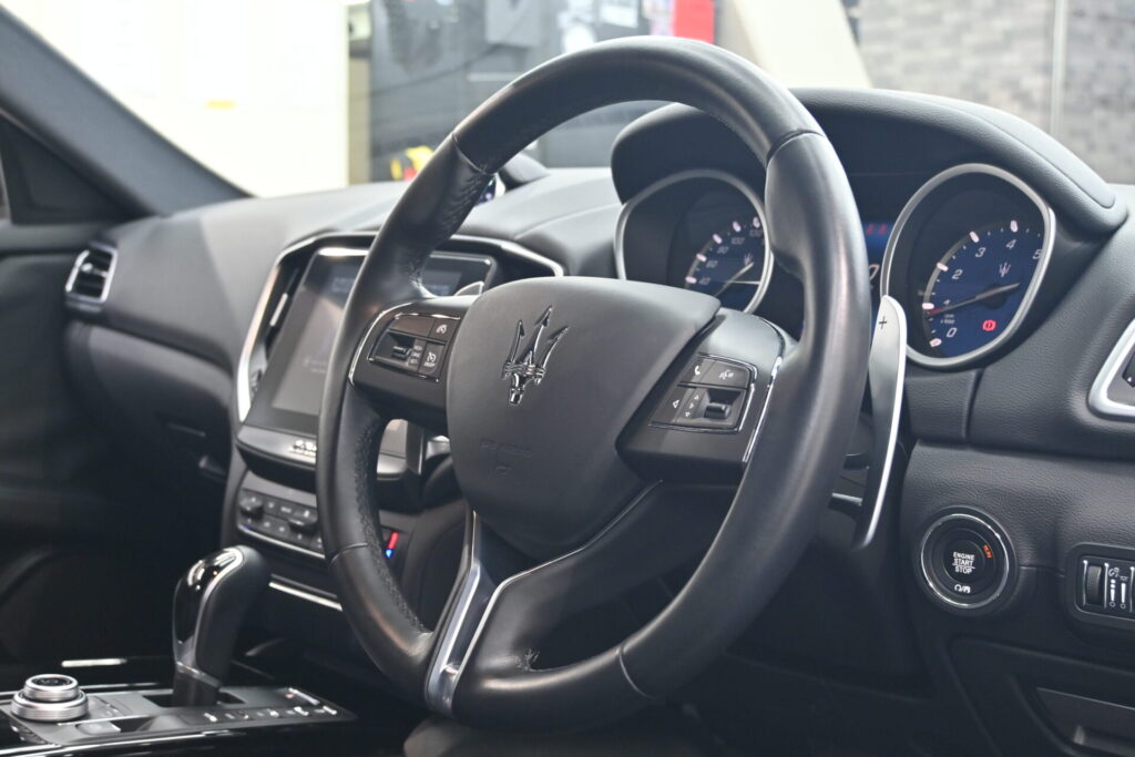 マセラティ ギブリ 限定60台 スカテナート ツーリングPの魅力