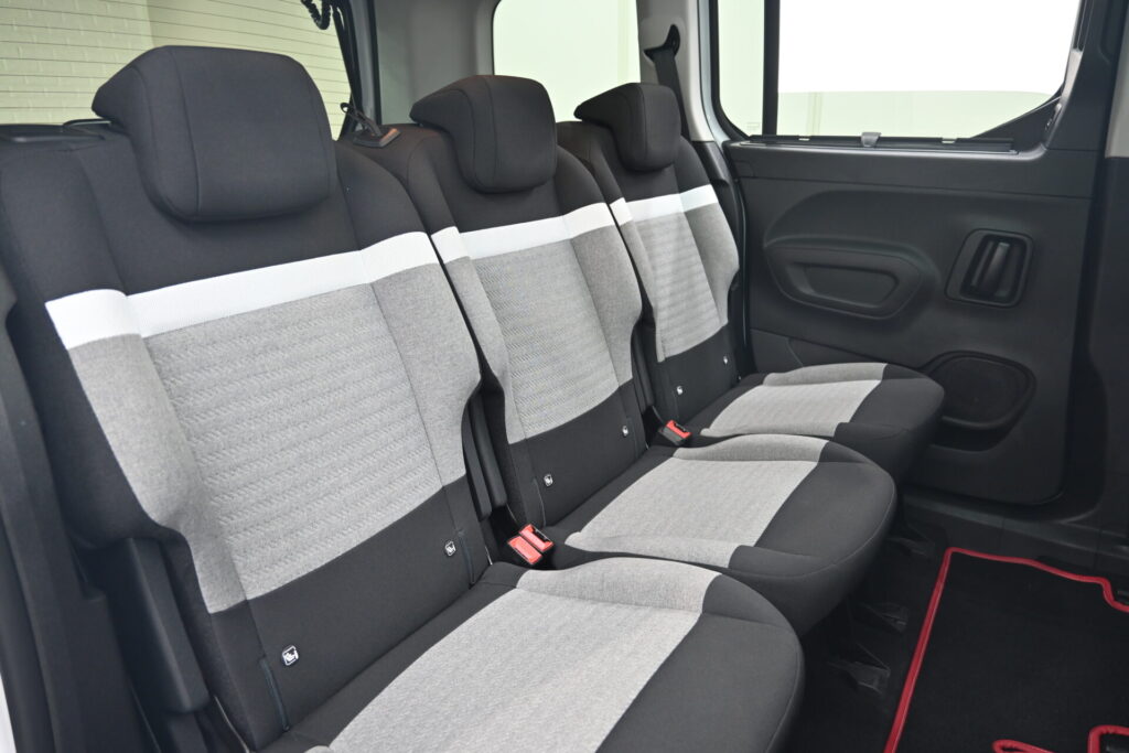 シトロエン ベルランゴ トリコ 実用性高いミニバンで日々の移動も快適