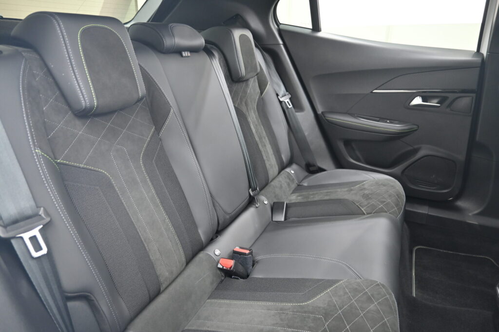 プジョー 2008 GT ドライブエディションで広がる快適ドライブ!