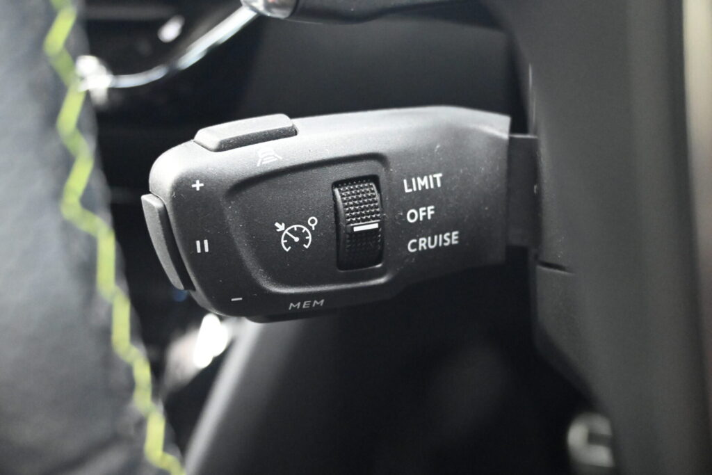 日常を快適にする プジョー 208 GT 人気の装備と安心感