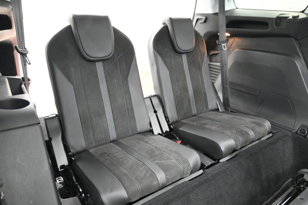 プジョー 5008 クロスシティ ブルーHDi 上質な輸入中古SUVのご紹介