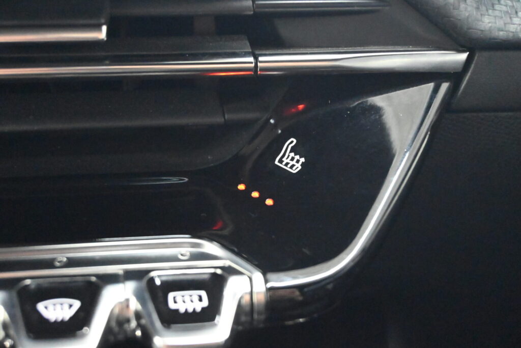 日常を快適にする プジョー 208 GT 人気の装備と安心感