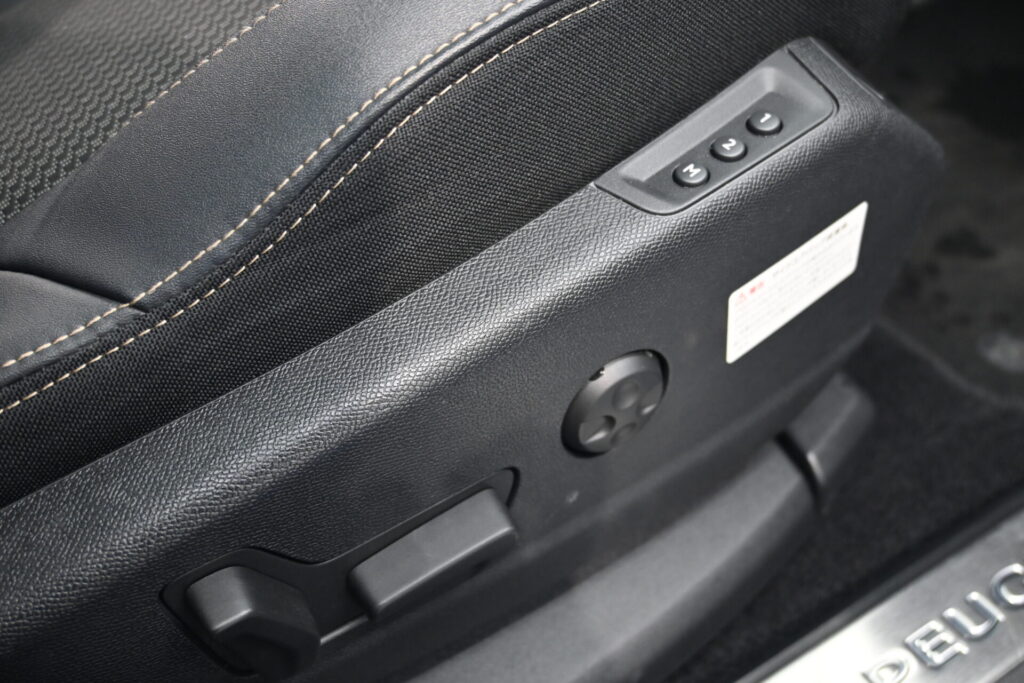 プジョー 3008 GT ブルーHDi 上質な装備と安心感が魅力の輸入中古SUV