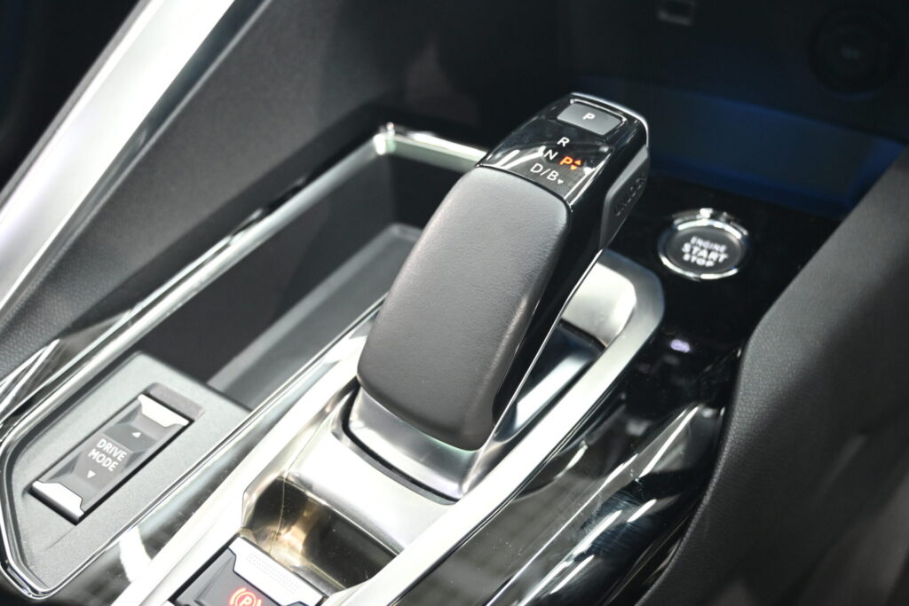 上質な1オーナー車 プジョー 3008 GT HYBRID4 の魅力をわかりやすくご紹介