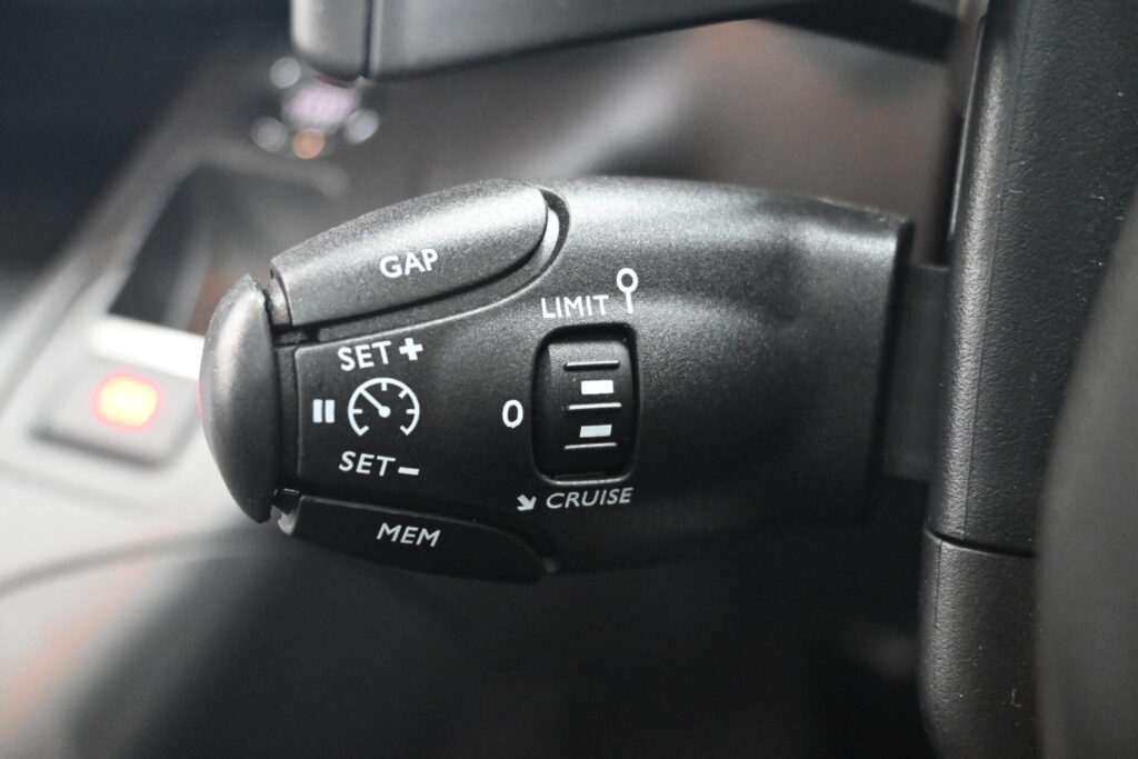 2023年モデル シトロエン ベルランゴ シャイン 使い勝手の良い1台