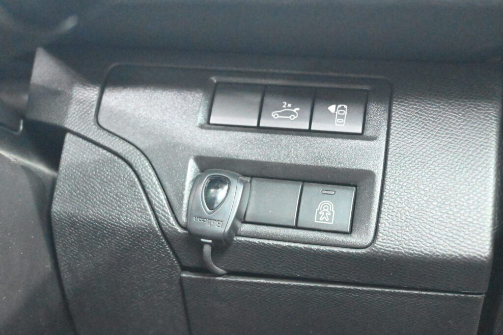 プジョー 5008 クロスシティ ブルーHDi 上質な輸入中古SUVのご紹介