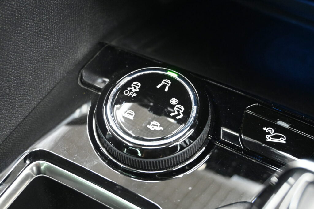 プジョー 5008 クロスシティ ブルーHDi 上質な輸入中古SUVのご紹介