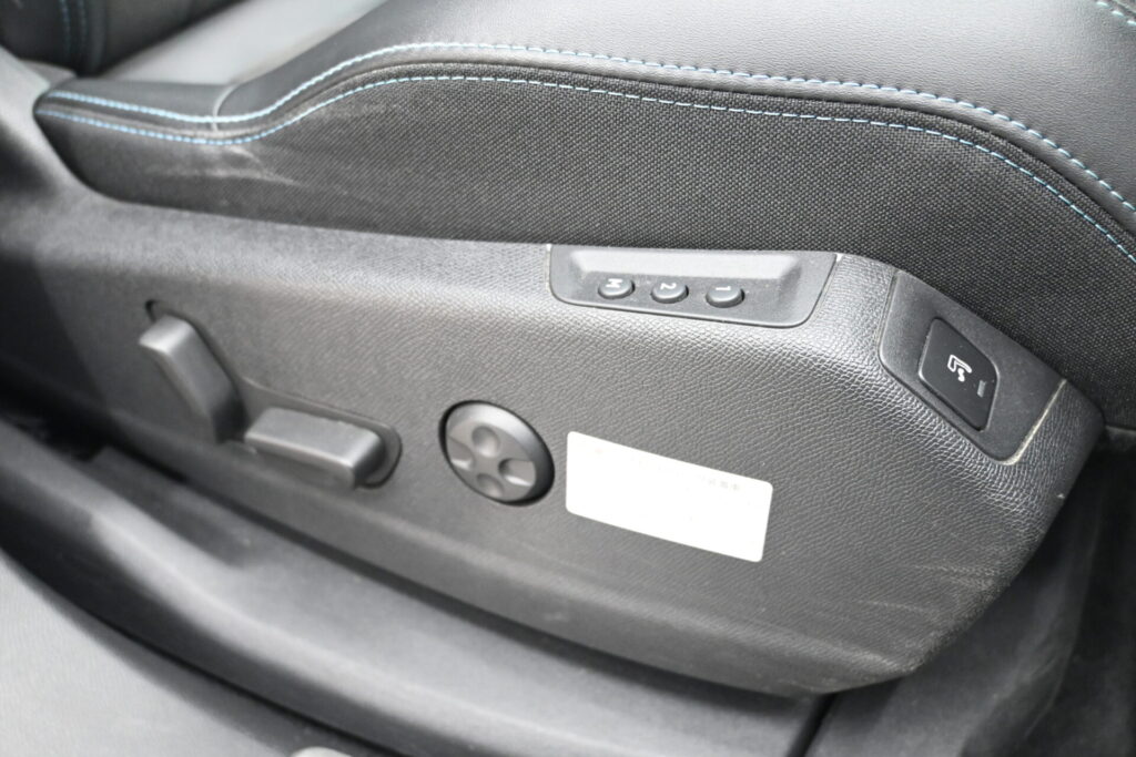 プジョー 5008 クロスシティ ブルーHDi 上質な輸入中古SUVのご紹介