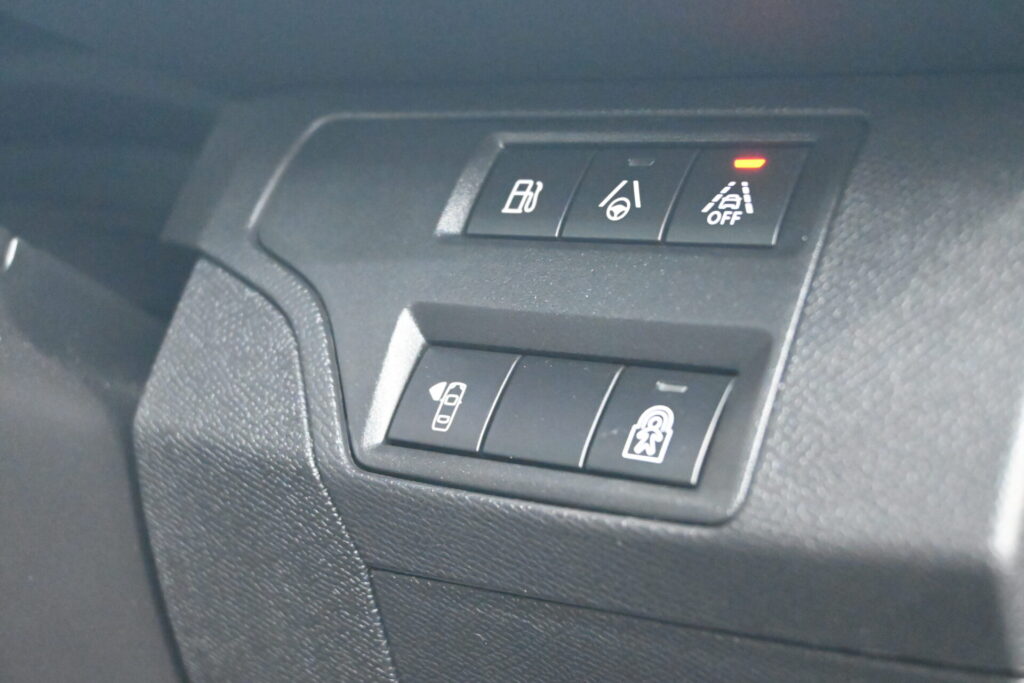 上質な1オーナー車 プジョー 3008 GT HYBRID4 の魅力をわかりやすくご紹介