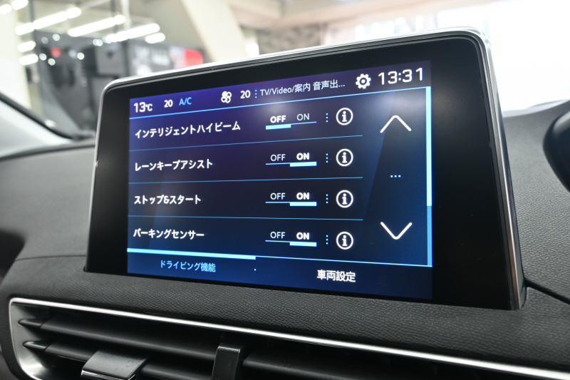 プジョー 3008 クロスシティ|ハーフ革&安全装備充実の輸入中古車