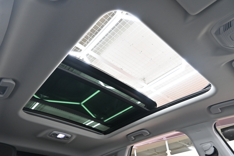 プジョー 3008 クロスシティ|ハーフ革&安全装備充実の輸入中古車