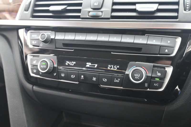 BMW 320dツーリング ラグジュアリー|後期モデルの上質ワゴン