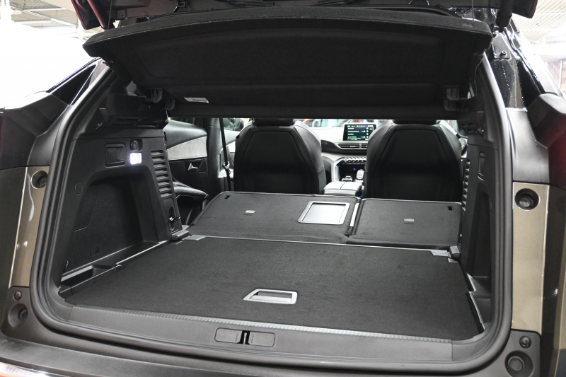 プジョー3008 GT ブルーHDiが入庫しました!上質装備が魅力のディーゼルSUV