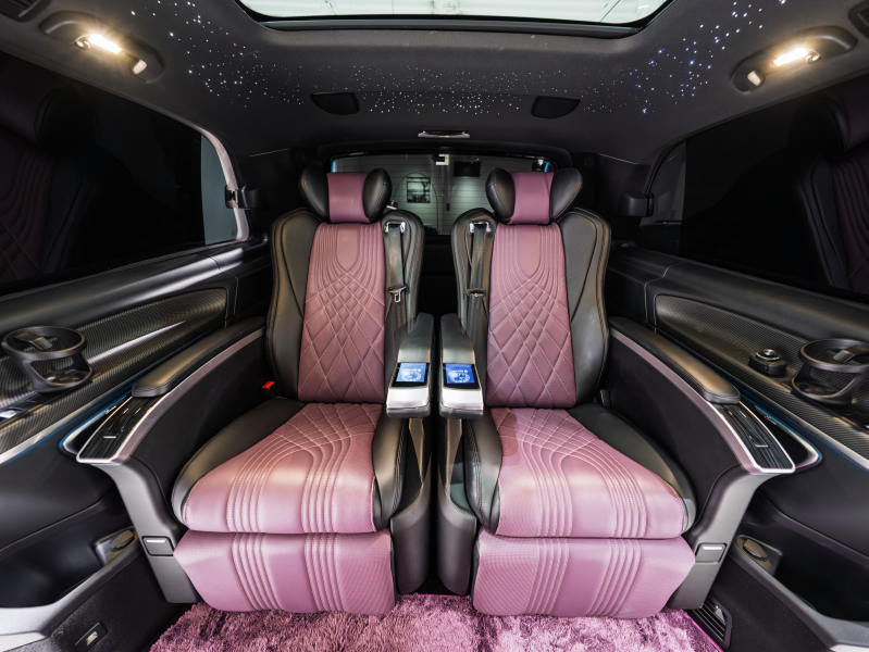 スターライナー装備のV220dロング マイバッハ仕様をご紹介