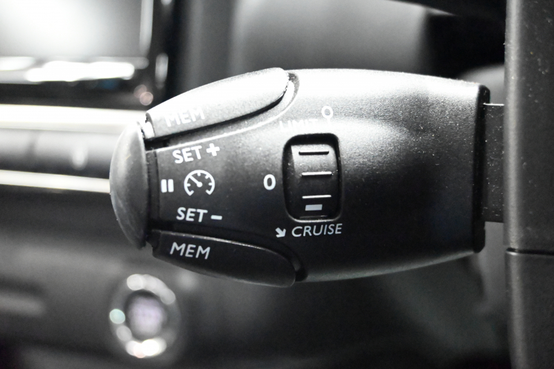 1オーナーのシトロエン C3 エアクロスSUV オレンジが入庫しました