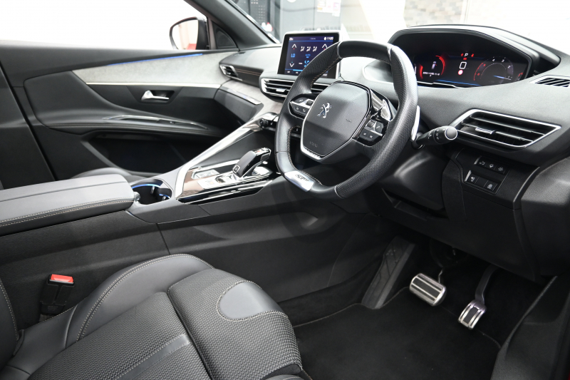プジョー 3008 GT ブルーHDi ブラックパック|190台限定の特別仕様車