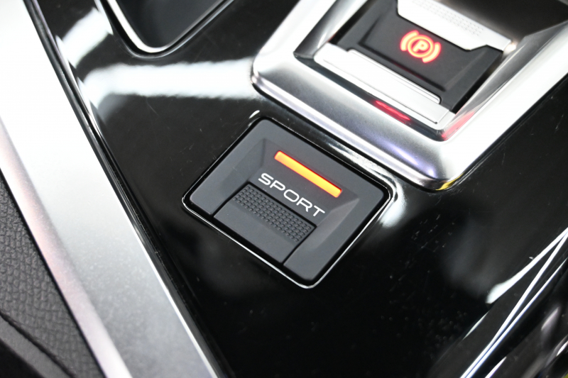 プジョー 3008 GT ブルーHDi|上質さと実用性を兼ね備えた一台