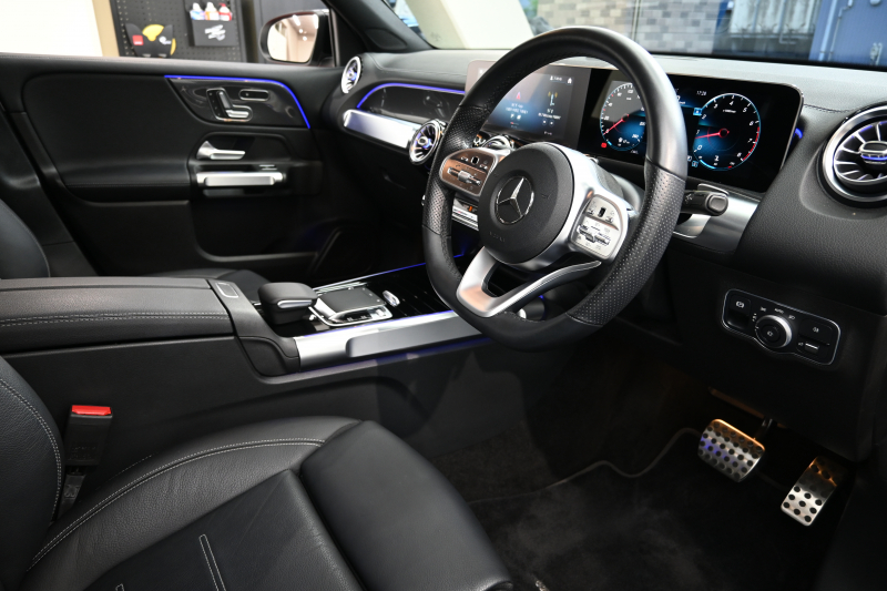 メルセデス・ベンツ GLB250 4MATIC|快適性と走りを楽しめるSUV